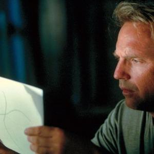 Kevin Costner en el film Dragonfly